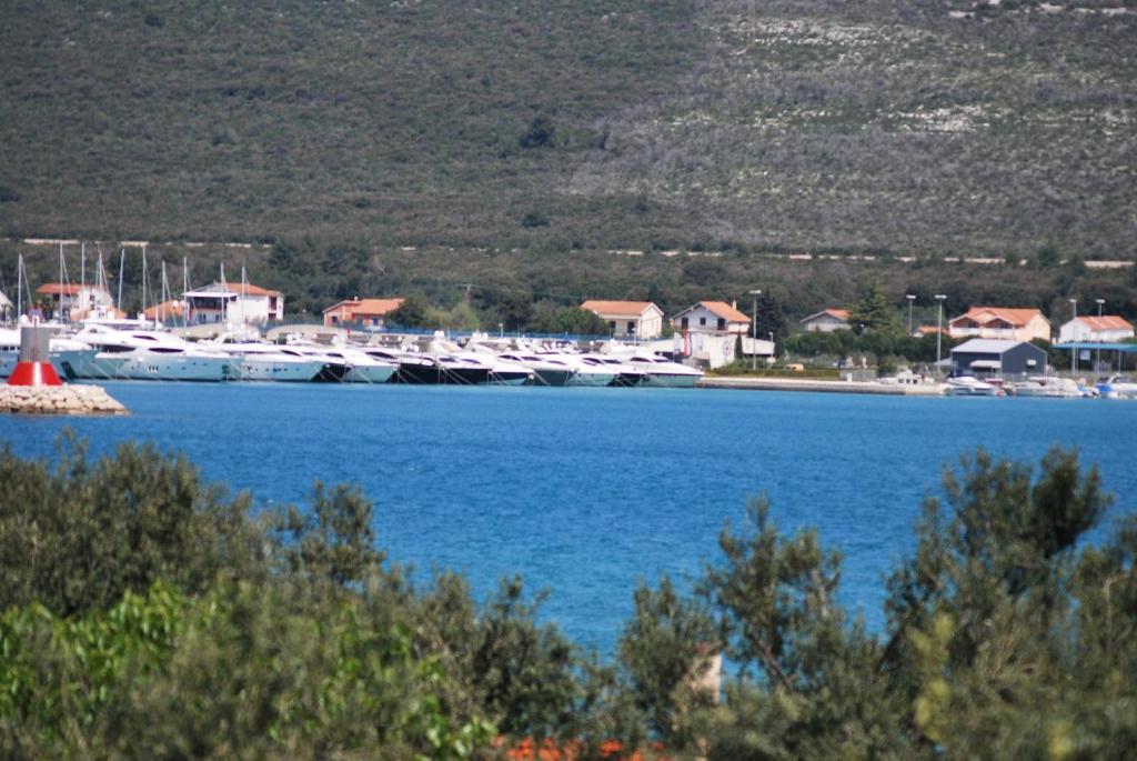 Apartments Luna Sukošan Rum bild